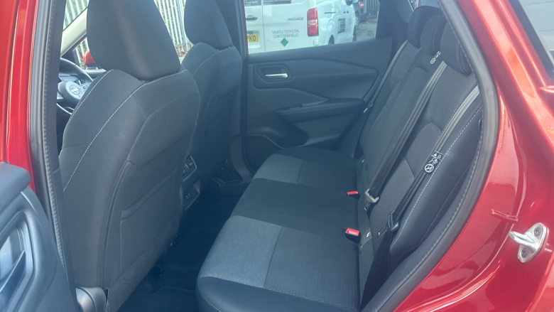 Nissan Qashqai 1.3 DiG-T MH N-Connecta 5dr Petrol Hatchback